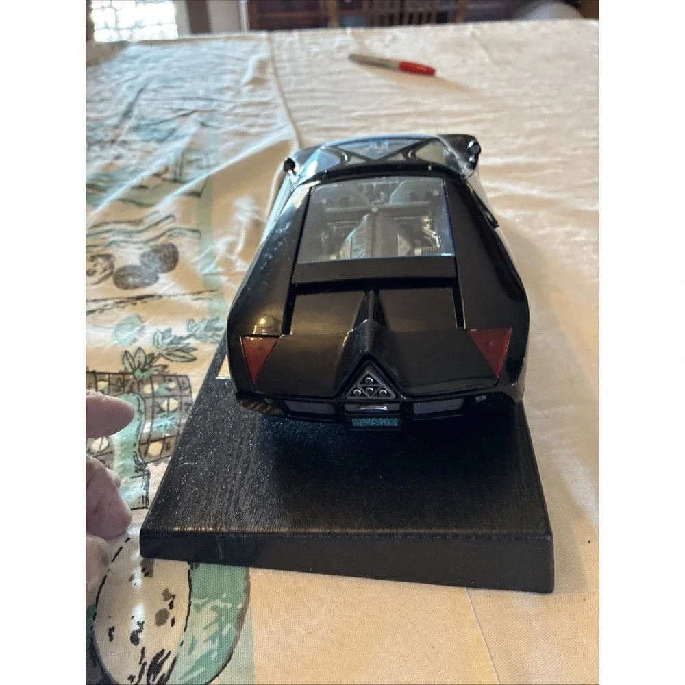 Maisto Special Edition Black Ford GT90 with Blue Rims 1 18 scale Die Cast